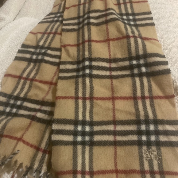 Burberry scarf - Picture 1 of 2